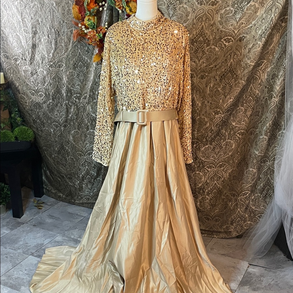 Elegant Gold Long Sleeve Dress